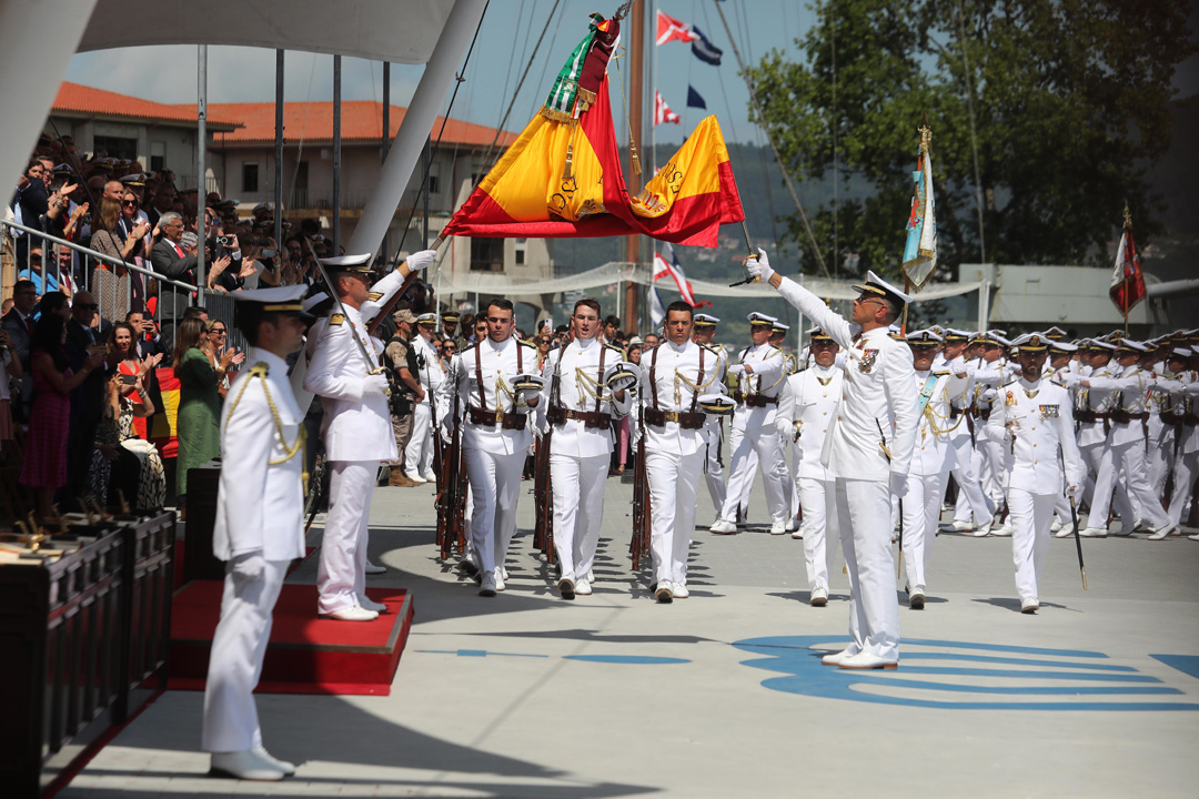  Xura de Bandeira e entrega de Reais Despachos na Escola Naval Militar 