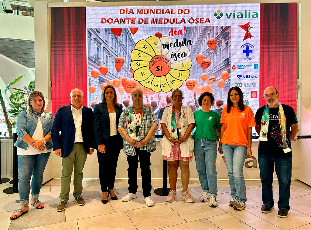 Luisa Sánchez, acompañada do deputado de Acción Comunitaria, Javier Tourís, participou esta mañá en Vialia (Vigo) nos actos organizados pola Irmandade de Doantes de Sangue de Vigo e ADROVI co gallo do Día Mundial do Doante de Medula Ósea 