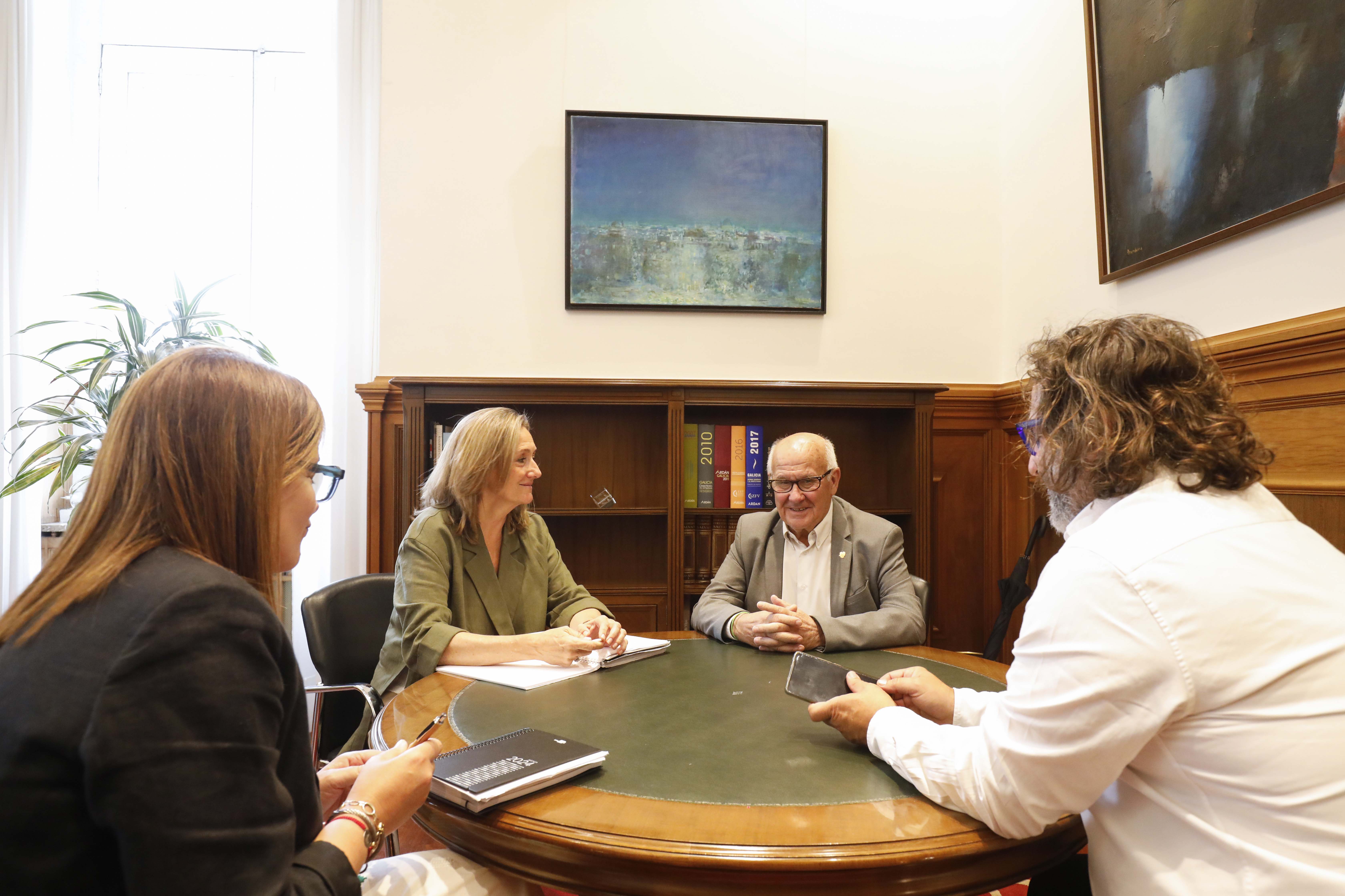 Luisa Sánchez reunida con autónomos da provincia de Pontevedra