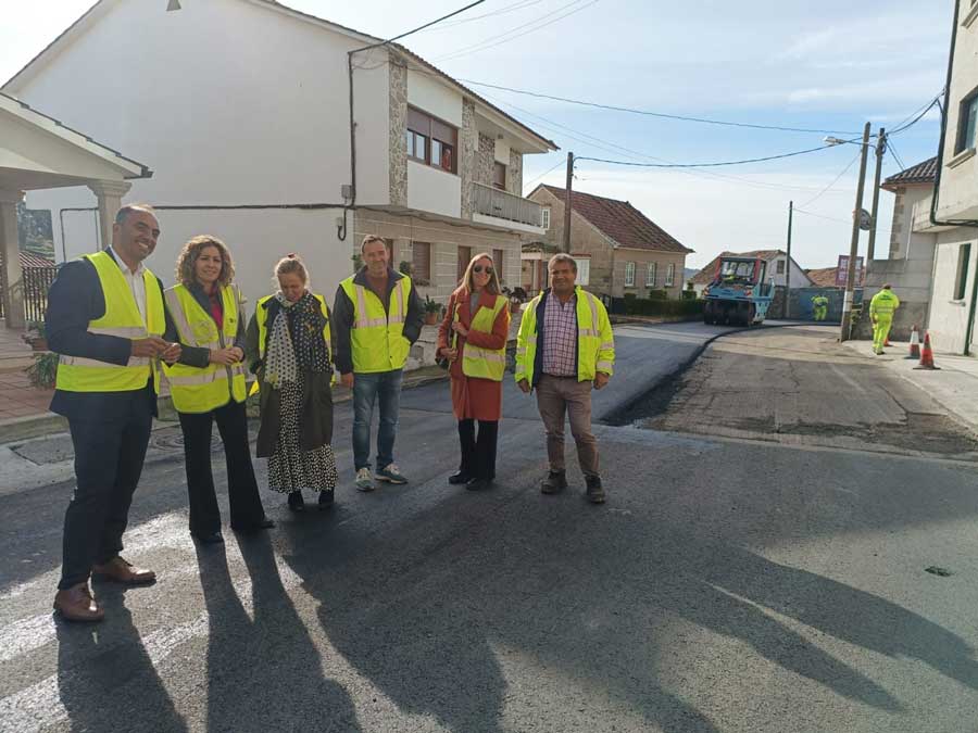 A deputada Isabel Couselo na súa visitas as estradas de Poio