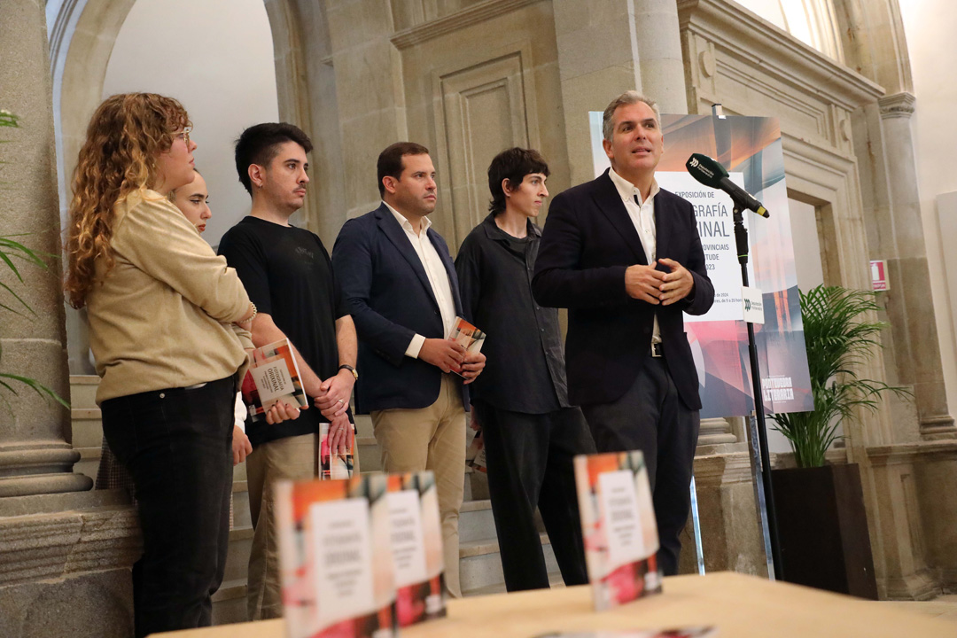 Inauguración da exposición fotografías gañadoras nos Premios Provinciais á Xuventude