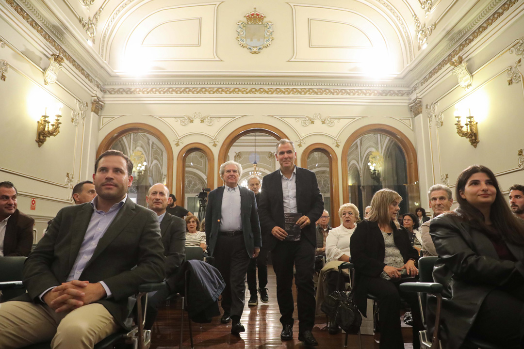 Conversas con arte - César Antonio Molina 