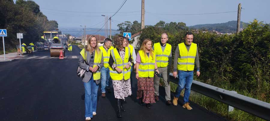 Isabel Couselo supervisa estradas de Cangas acompañada de personal técnico 