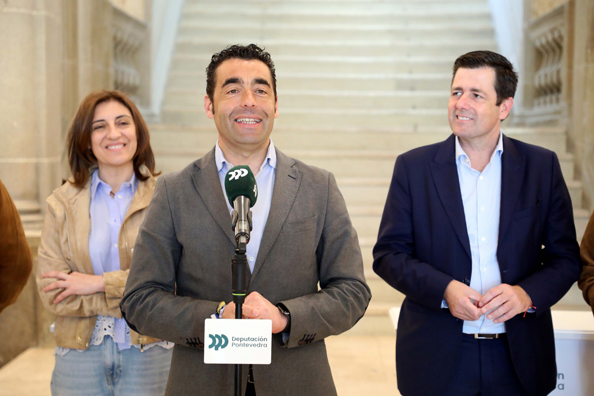 O presidente provincial asina un protocolo coa conselleira de Medio Ambiente, Ángeles Vázquez