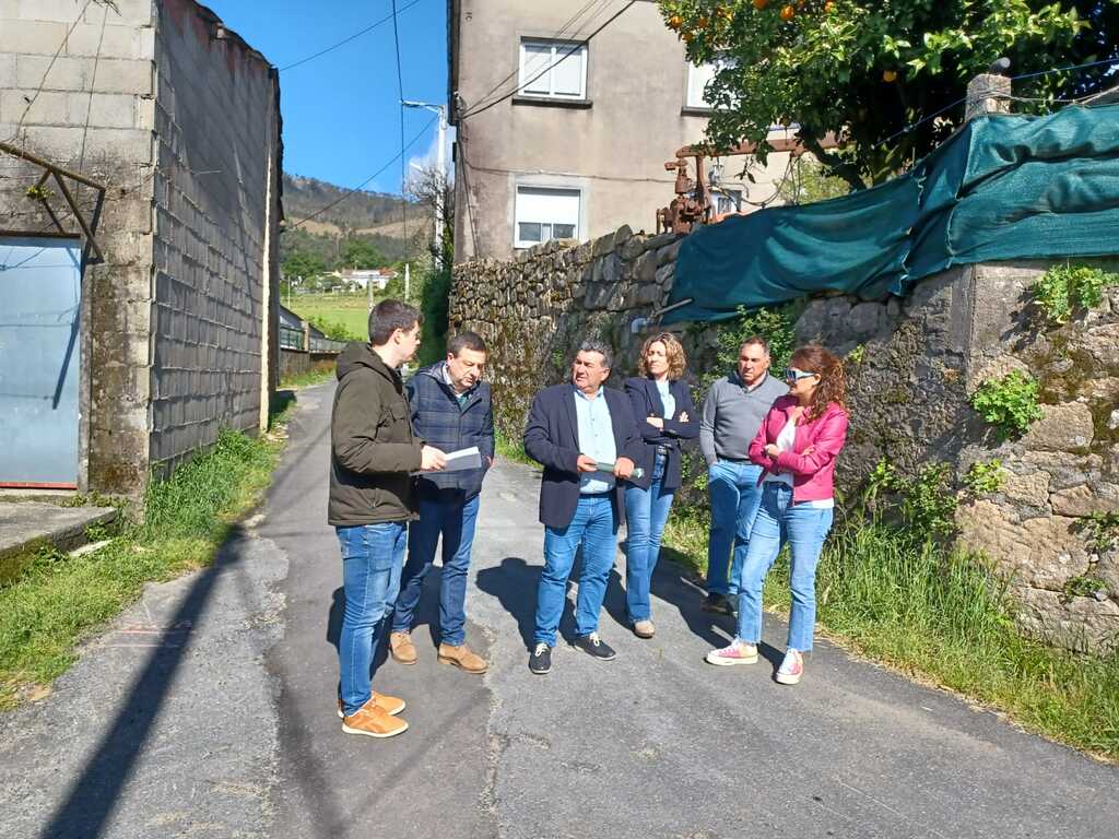 O deputado provincial Ricardo Martínez visitou hoxe Cuntis xunto co seu alcalde, Manuel Campos