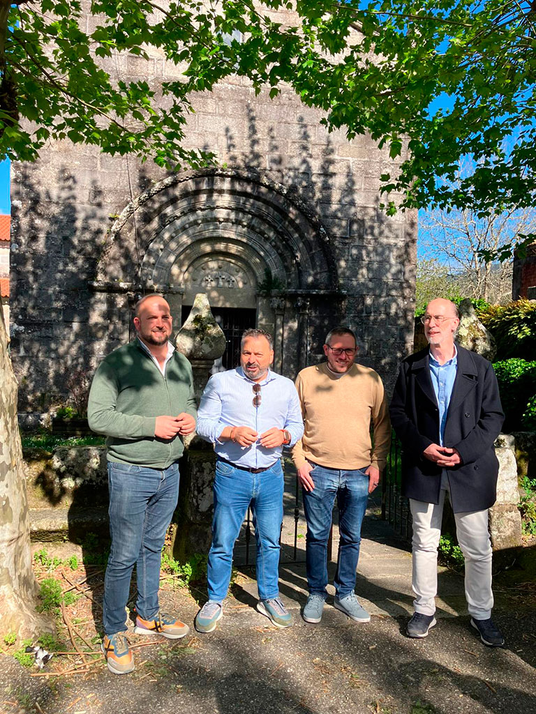 Jesús Vázquez Almuíña xunto co alcalde de Gondomar, Paco Ferreira