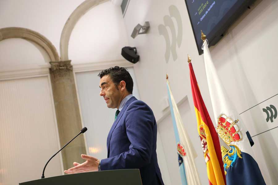 Luis Lóepz na conferencia de prensa do 25 de abril