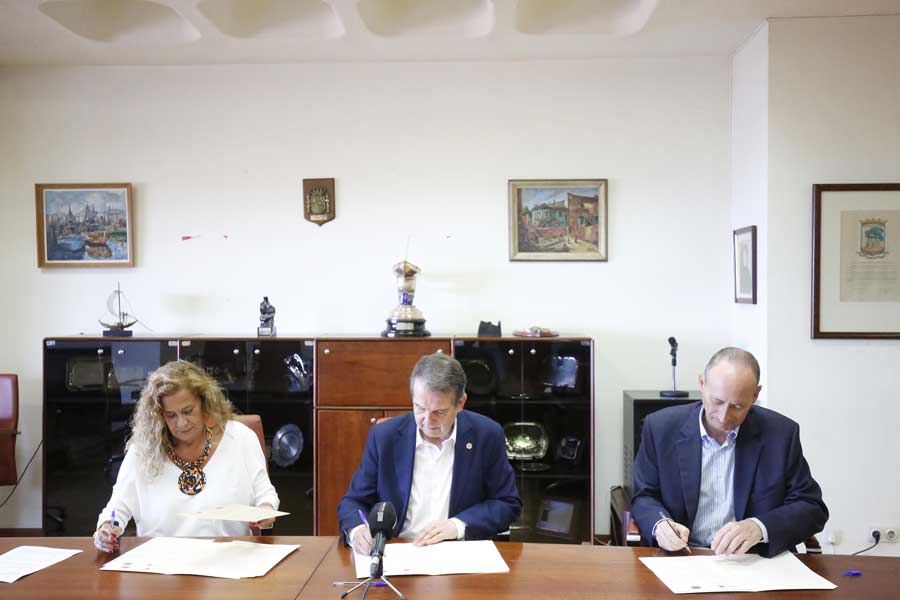 firma convenio uned aula Vigo