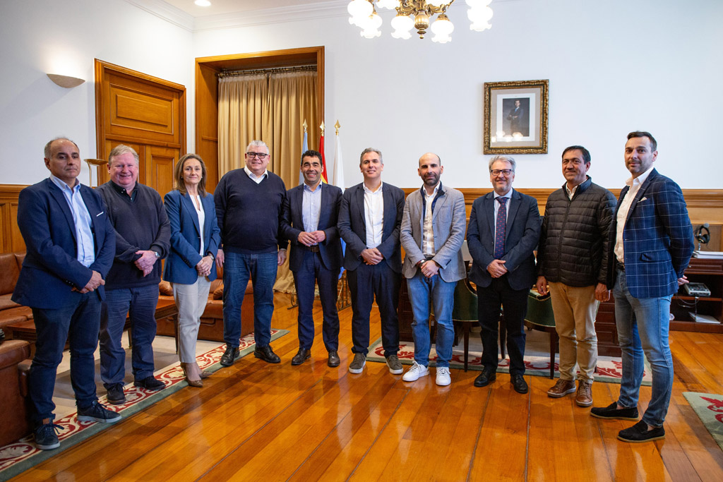 Luis López na  reunión de traballo do campionato