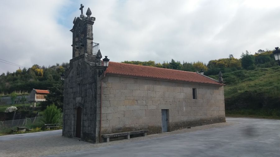 PAVIMENTACION ENTORNO CAPELA DE SAN XOAN