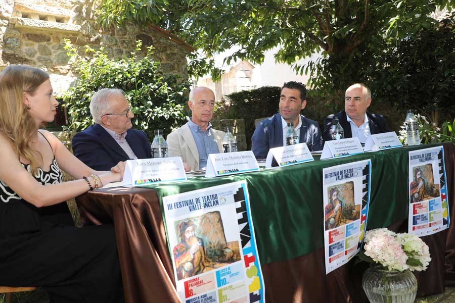 Luis López co alcalde de Vilanova de Arousa presentación do Festivalle 2024